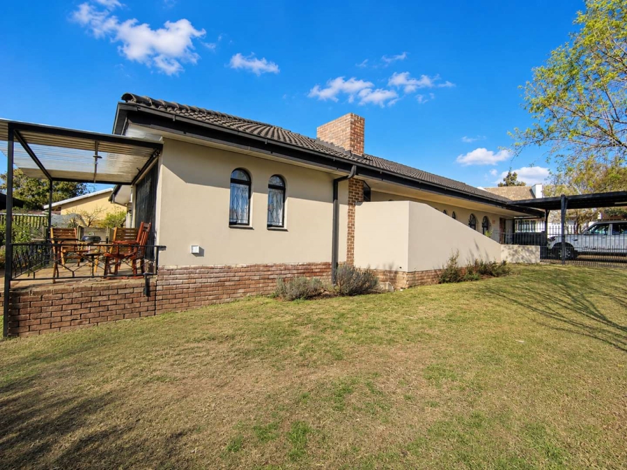 4 Bedroom Property for Sale in Uitsig Free State